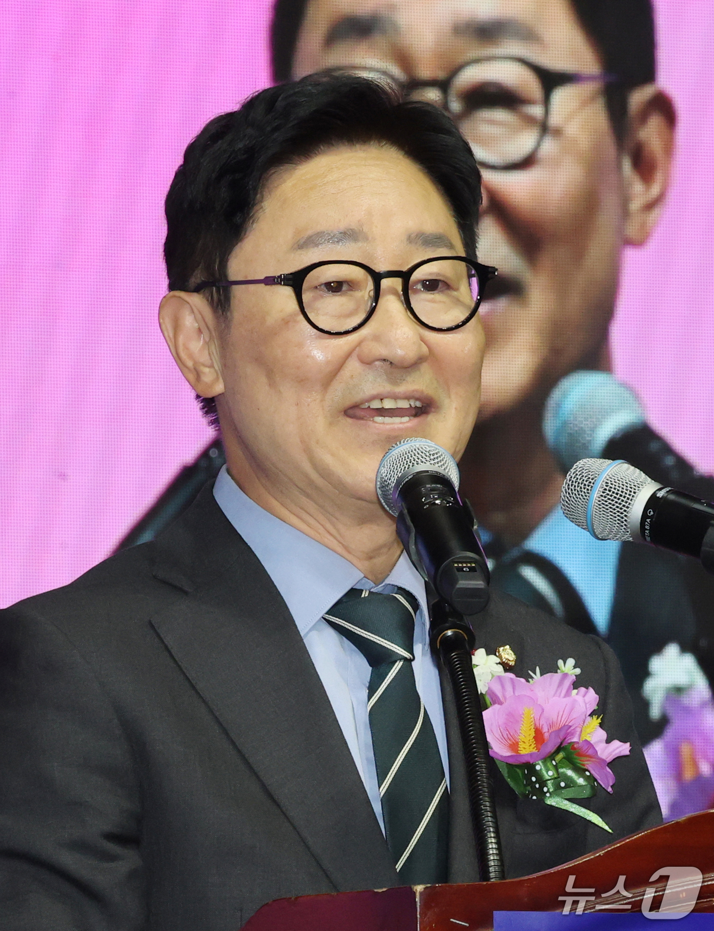 (대전=뉴스1) 김기태 기자 = 박범계 더불어민주당 의원이 29일 대전 중구 한밭체육관에서 열린 제18회 대전시장배 미용예술경연대회에서 축사하고 있다. 2026.10.29/뉴스1