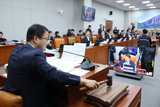 [국감초점] 고성·파행 얼룩진 靑 국감…자료제출·증인 채택 놓고 건건이 충돌