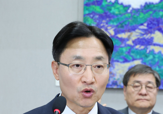 [국감] 국정감사 증인 선서하는 임광현 비서실장