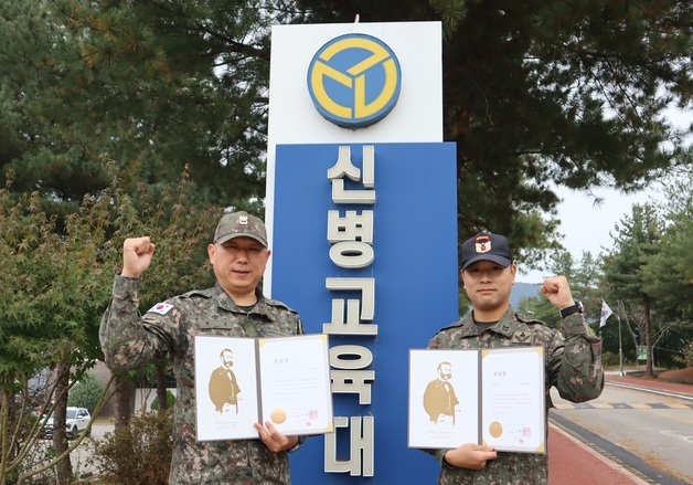 육군 37사단 주훈 원사·박동진 중사, 헌혈증 150장 기부