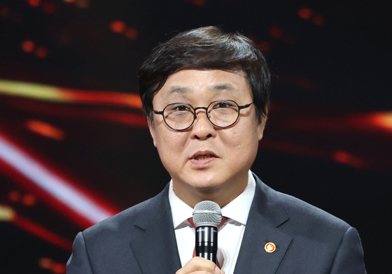 최휘영 장관, 故최불암 빈소서 금관문화훈장 추서 "퇴원 뒤 술 한잔하자 했는데"