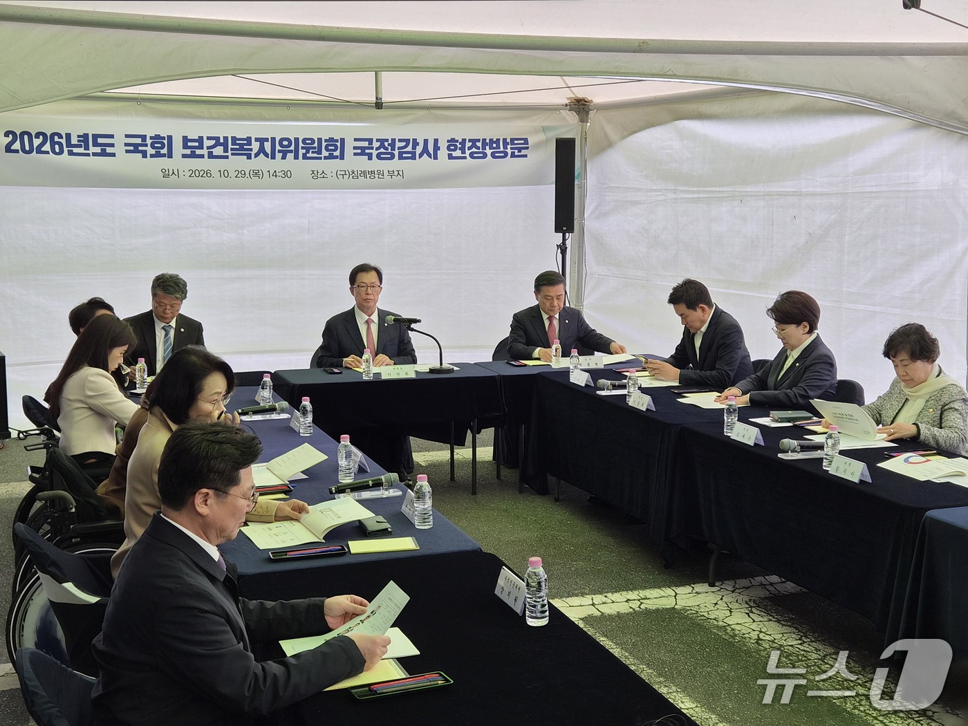 (부산=뉴스1) 임순택 기자 = 이만희 국회 보건복지위원장과 백종헌 국민의힘 간사, 서영석 더불어민주당 간사 등 여야 위원들이 29일 부산 금정구 침례병원 부지를 방문해 침례병원 …
