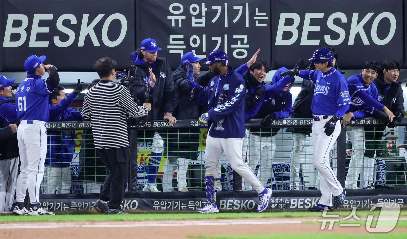 (전남광주=뉴스1) 안은나 기자 = 29일 전남광주 북구 광주기아챔피언스필드에서 열린 프로야구 2026 신한 SOL KBO 포스트시즌 플레이오프 3차전 삼성 라이온즈와 KIA 타이 …