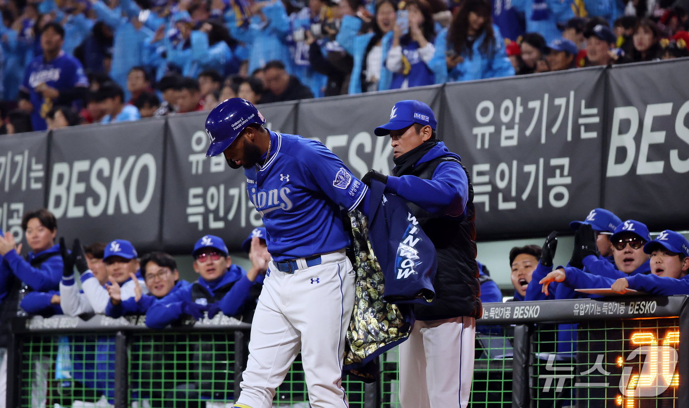 (전남광주=뉴스1) 김진환 기자 = 29일 오후 전남광주 기아챔피언스필드에서 열린 프로야구 2026 신한 SOL KBO 포스트시즌 플레이오프 3차전 삼성 라이온즈와 KIA 타이거즈 …