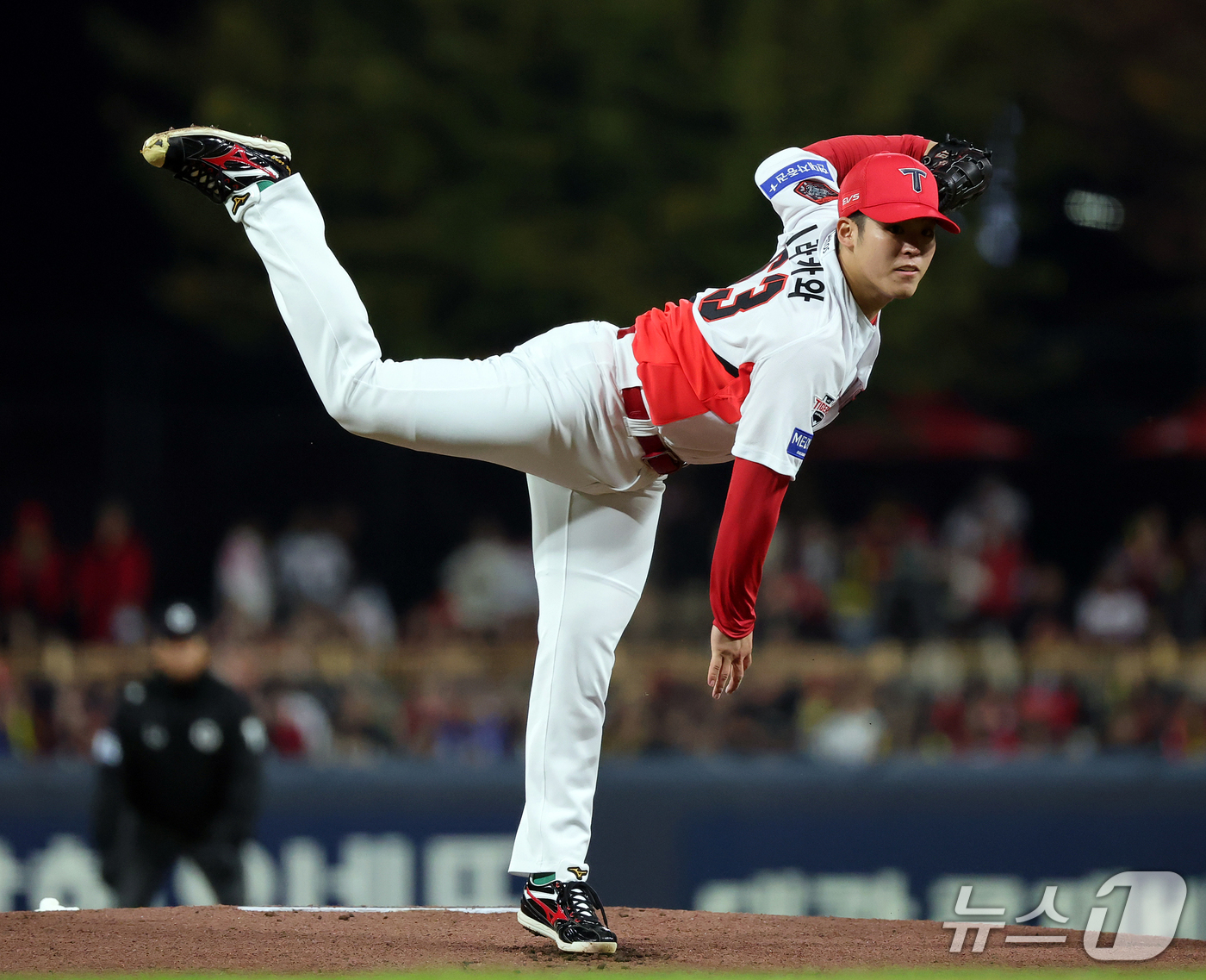 (전남광주=뉴스1) 김진환 기자 = 29일 오후 전남광주 기아챔피언스필드에서 열린 프로야구 2026 신한 SOL KBO 포스트시즌 플레이오프 3차전 삼성 라이온즈와 KIA 타이거즈 …