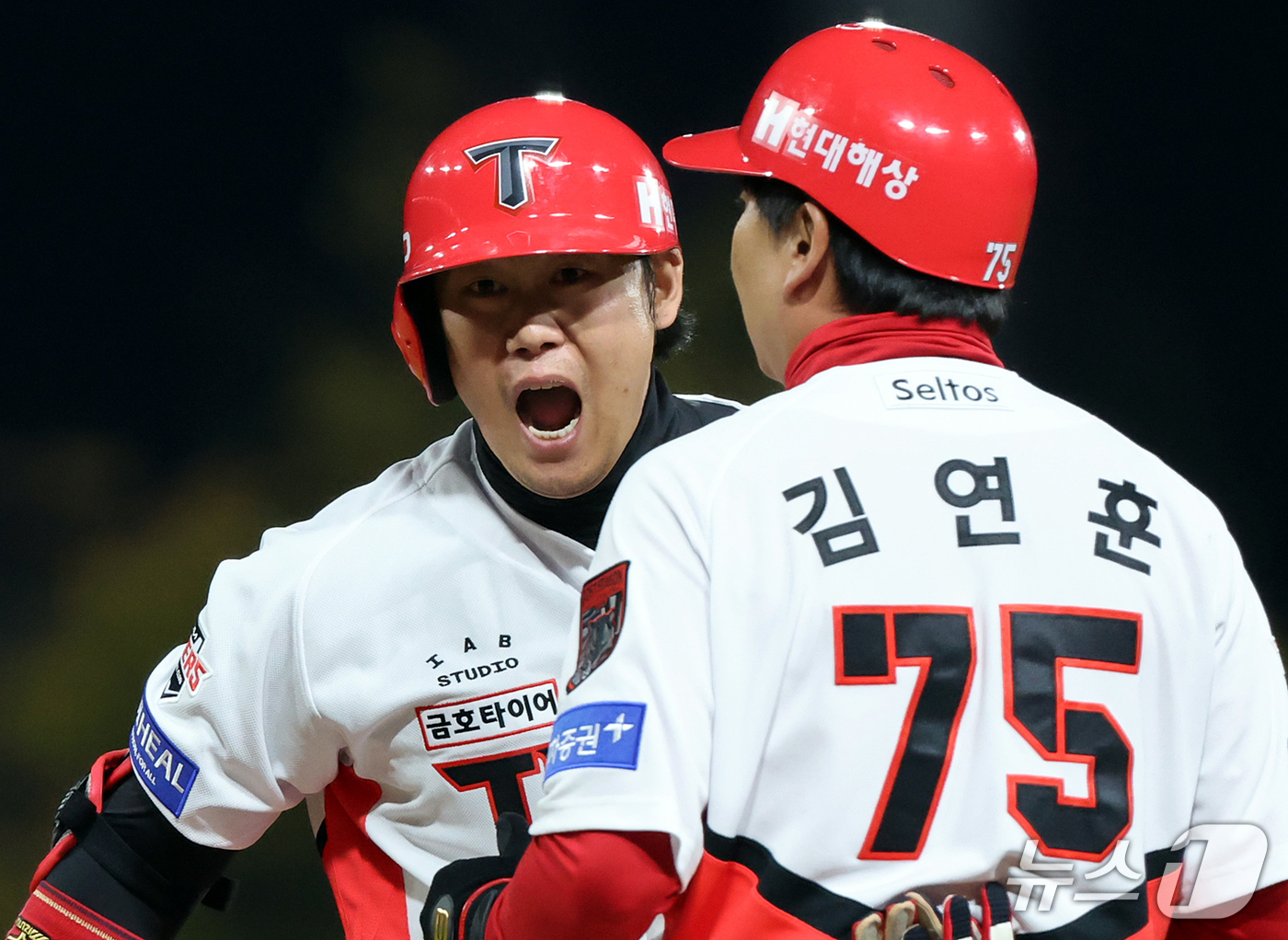 (전남광주=뉴스1) 김진환 기자 = 29일 오후 전남광주 기아챔피언스필드에서 열린 프로야구 2026 신한 SOL KBO 포스트시즌 플레이오프 3차전 삼성 라이온즈와 KIA 타이거즈 …