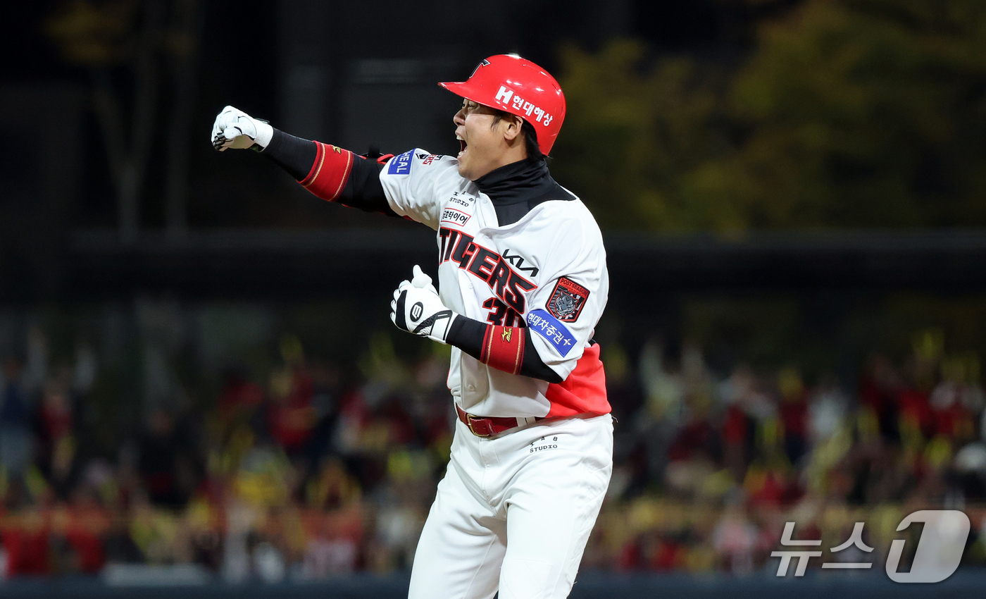(전남광주=뉴스1) 김진환 기자 = 29일 오후 전남광주 기아챔피언스필드에서 열린 프로야구 2026 신한 SOL KBO 포스트시즌 플레이오프 3차전 삼성 라이온즈와 KIA 타이거즈 …