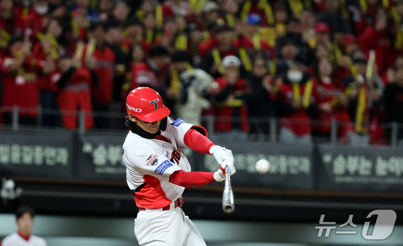 (전남광주=뉴스1) 김진환 기자 = 29일 오후 전남광주 기아챔피언스필드에서 열린 프로야구 2026 신한 SOL KBO 포스트시즌 플레이오프 3차전 삼성 라이온즈와 KIA 타이거즈 …