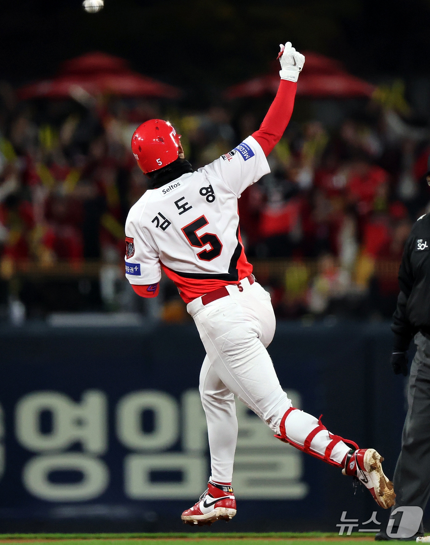 (전남광주=뉴스1) 김진환 기자 = 29일 오후 전남광주 기아챔피언스필드에서 열린 프로야구 2026 신한 SOL KBO 포스트시즌 플레이오프 3차전 삼성 라이온즈와 KIA 타이거즈 …