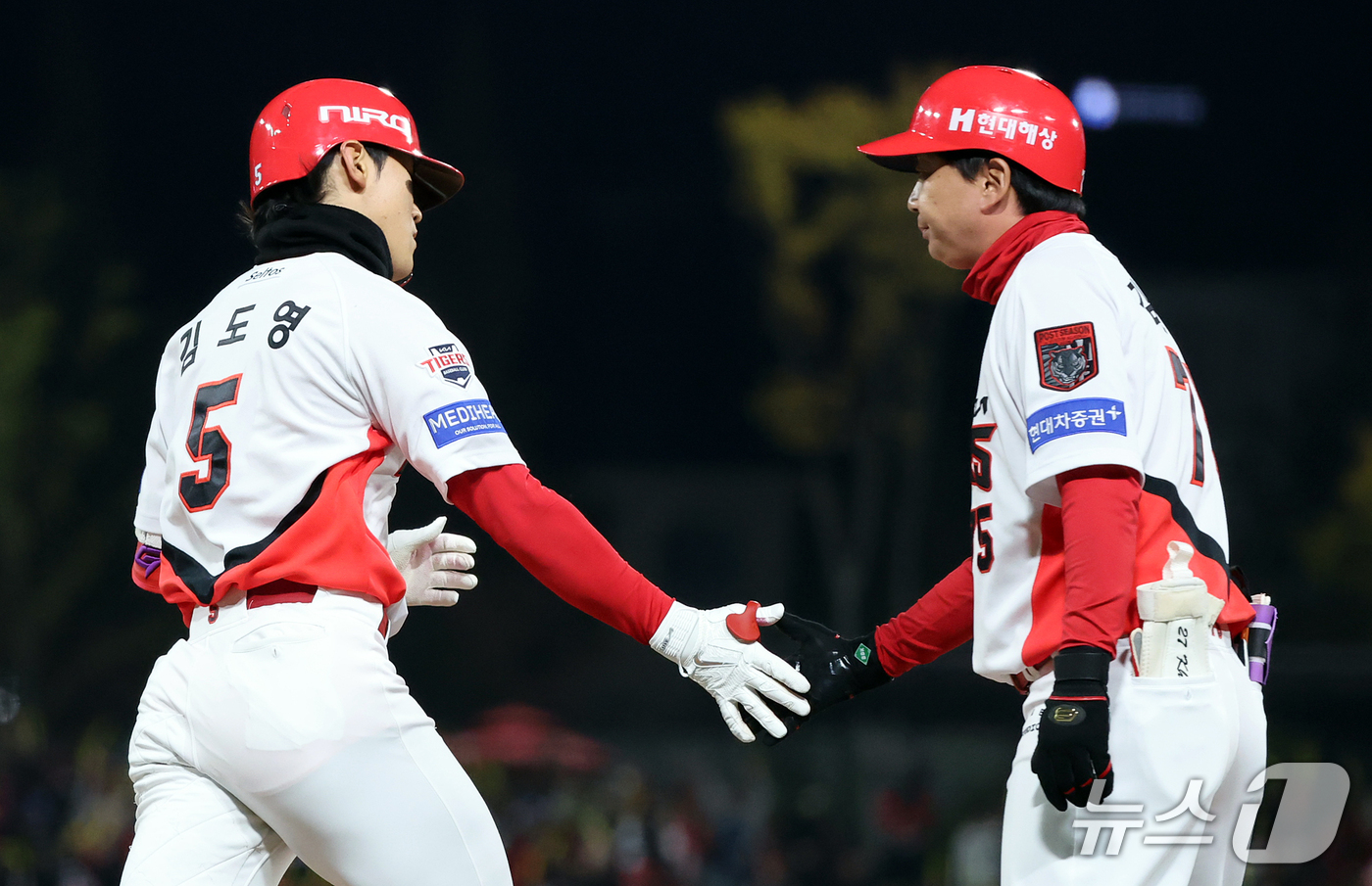 (전남광주=뉴스1) 김진환 기자 = 29일 오후 전남광주 기아챔피언스필드에서 열린 프로야구 2026 신한 SOL KBO 포스트시즌 플레이오프 3차전 삼성 라이온즈와 KIA 타이거즈 …