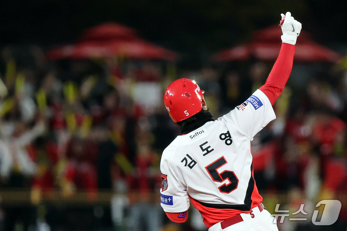 (전남광주=뉴스1) 김진환 기자 = 29일 오후 전남광주 기아챔피언스필드에서 열린 프로야구 2026 신한 SOL KBO 포스트시즌 플레이오프 3차전 삼성 라이온즈와 KIA 타이거즈 …
