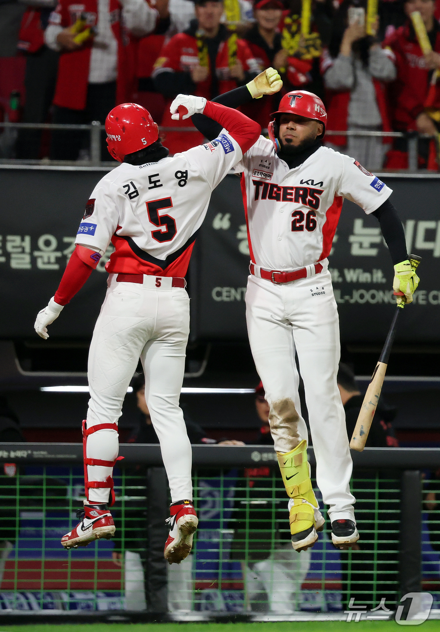 (전남광주=뉴스1) 김진환 기자 = 29일 오후 전남광주 기아챔피언스필드에서 열린 프로야구 2026 신한 SOL KBO 포스트시즌 플레이오프 3차전 삼성 라이온즈와 KIA 타이거즈 …
