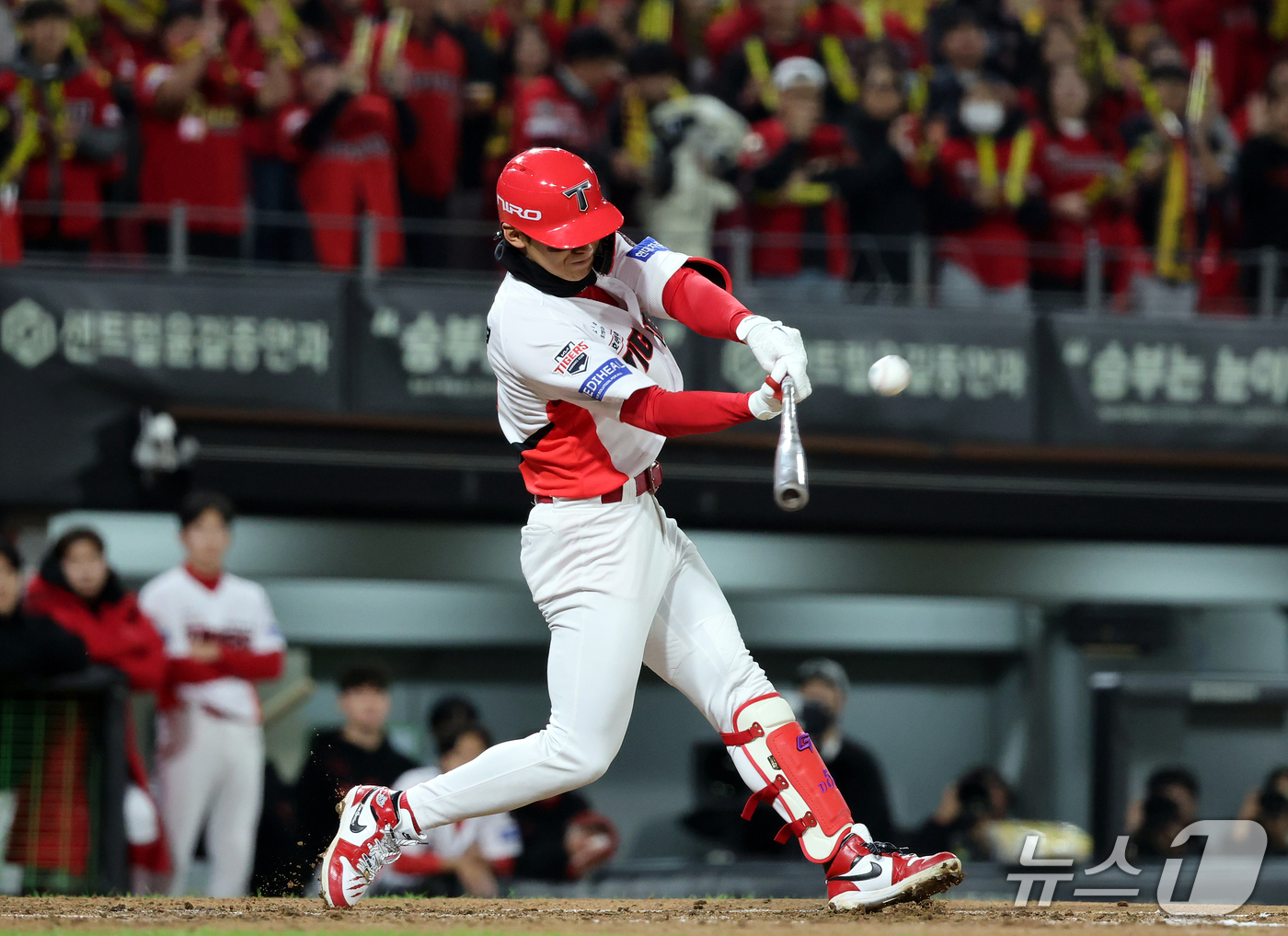 (전남광주=뉴스1) 김진환 기자 = 29일 오후 전남광주 기아챔피언스필드에서 열린 프로야구 2026 신한 SOL KBO 포스트시즌 플레이오프 3차전 삼성 라이온즈와 KIA 타이거즈 …