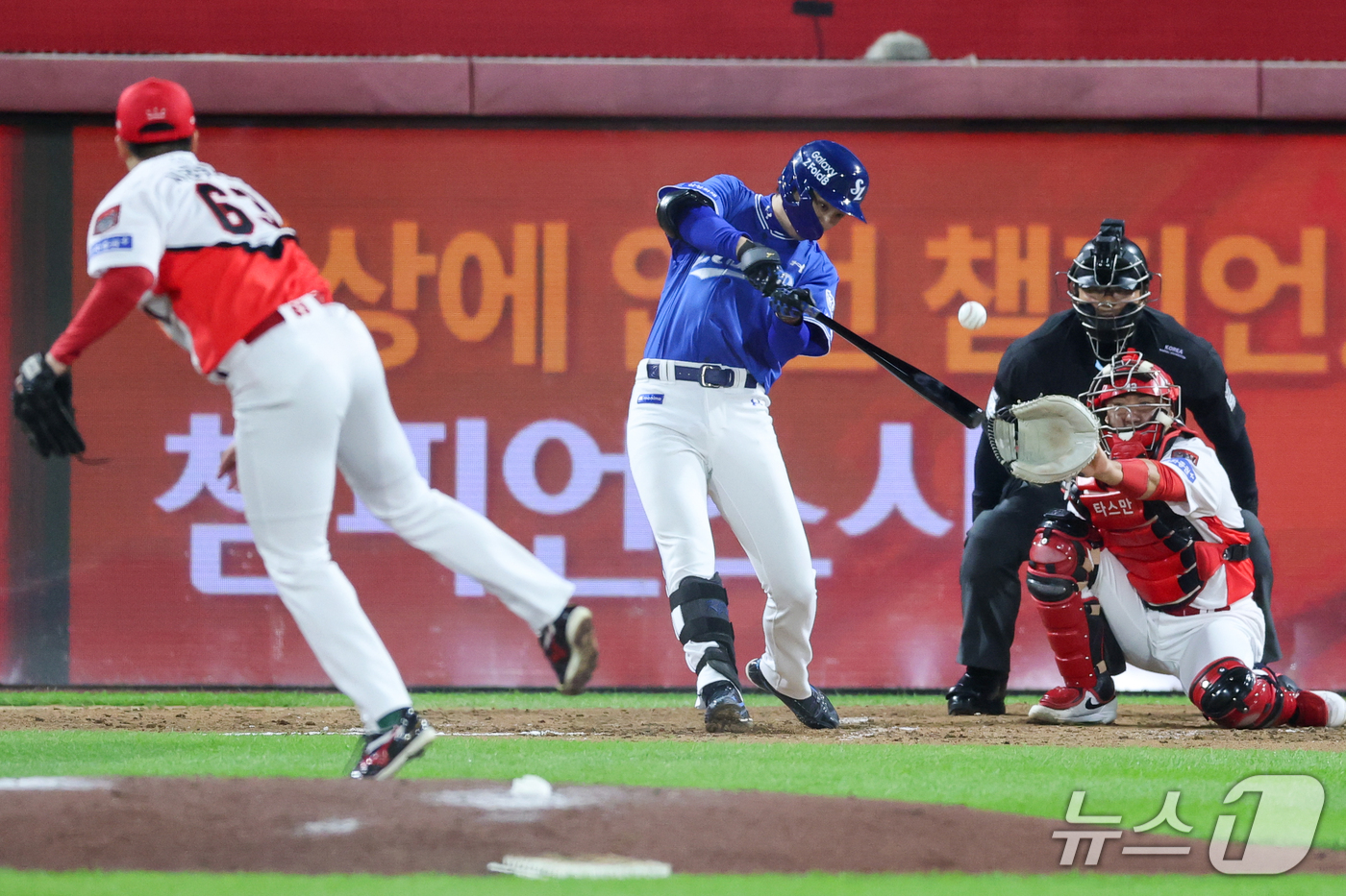 (전남광주=뉴스1) 안은나 기자 = 29일 전남광주 북구 광주기아챔피언스필드에서 열린 프로야구 2026 신한 SOL KBO 포스트시즌 플레이오프 3차전 삼성 라이온즈와 KIA 타이 …