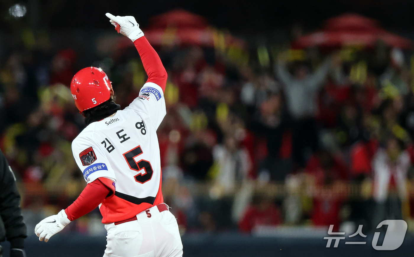 (전남광주=뉴스1) 김진환 기자 = 29일 오후 전남광주 기아챔피언스필드에서 열린 프로야구 2026 신한 SOL KBO 포스트시즌 플레이오프 3차전 삼성 라이온즈와 KIA 타이거즈 …