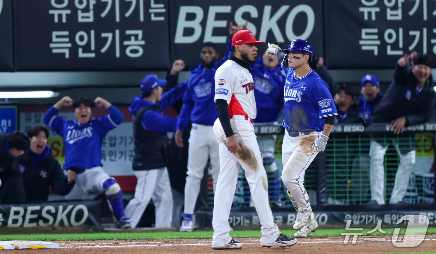 (전남광주=뉴스1) 안은나 기자 = 29일 전남광주 북구 광주기아챔피언스필드에서 열린 프로야구 2026 신한 SOL KBO 포스트시즌 플레이오프 3차전 삼성 라이온즈와 KIA 타이 …