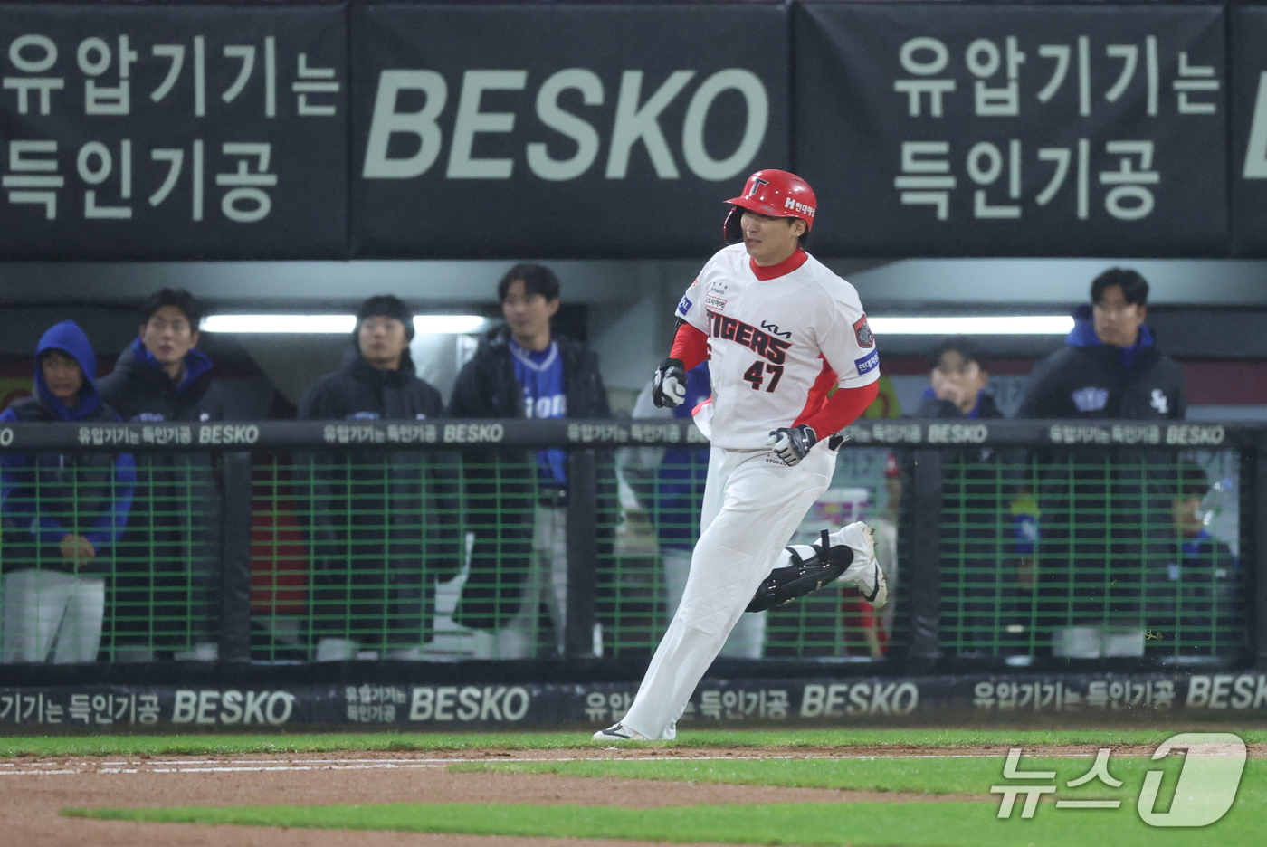 (전남광주=뉴스1) 안은나 기자 = 29일 전남광주 북구 광주기아챔피언스필드에서 열린 프로야구 2026 신한 SOL KBO 포스트시즌 플레이오프 3차전 삼성 라이온즈와 KIA 타이 …