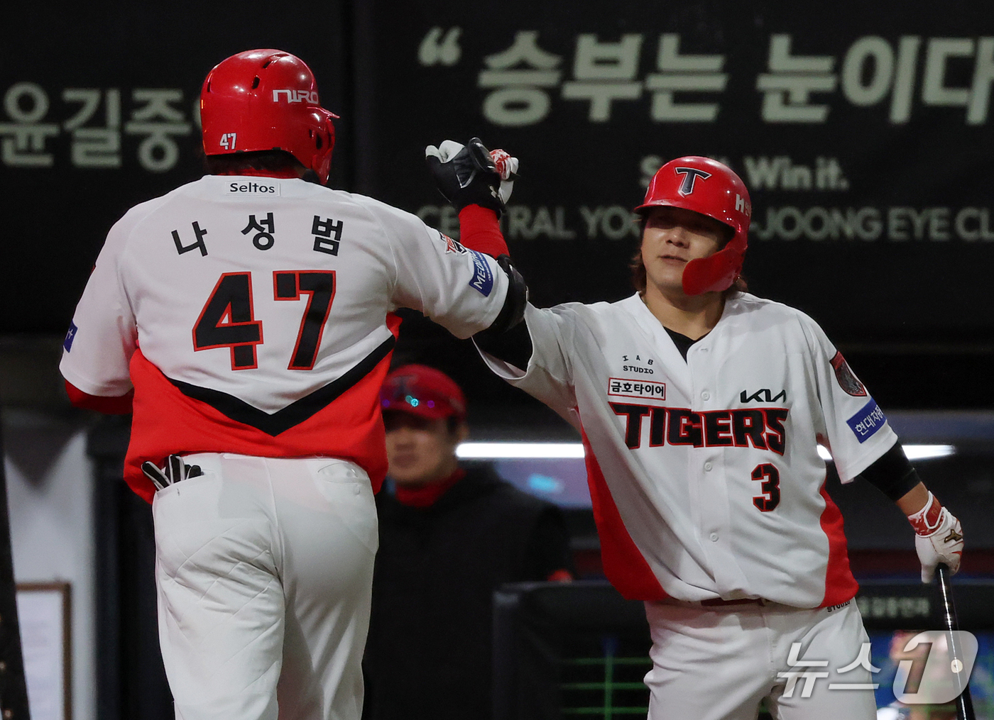 (전남광주=뉴스1) 김진환 기자 = 29일 오후 전남광주 기아챔피언스필드에서 열린 프로야구 2026 신한 SOL KBO 포스트시즌 플레이오프 3차전 삼성 라이온즈와 KIA 타이거즈 …
