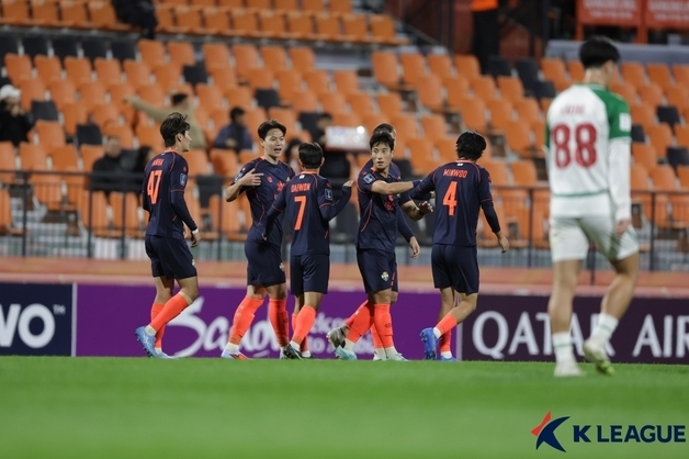 '최병찬 결승골' 강원, 쿠칭 꺾고 ACL2 첫 승리