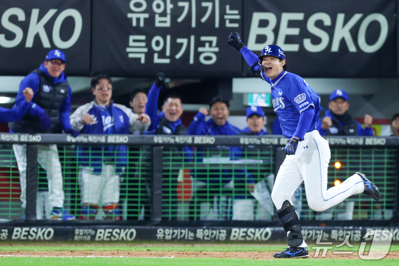 (전남광주=뉴스1) 안은나 기자 = 29일 전남광주 북구 광주기아챔피언스필드에서 열린 프로야구 2026 신한 SOL KBO 포스트시즌 플레이오프 3차전 삼성 라이온즈와 KIA 타이 …
