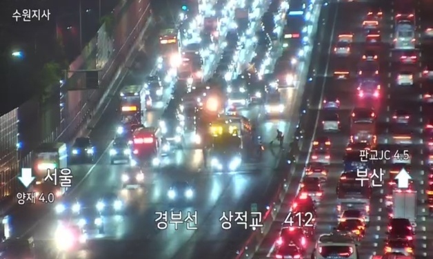 경부선 달래내고개서 버스 3대 연쇄 추돌해 7명 부상…정체 극심