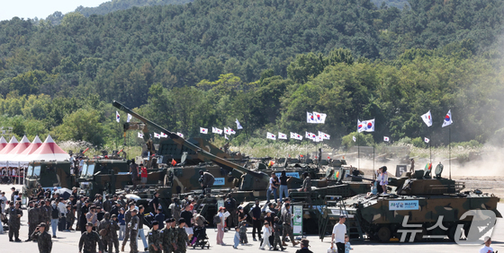 계룡軍문화축제 3일 차…볼거리·즐길거리로 관람객 발길 이어져