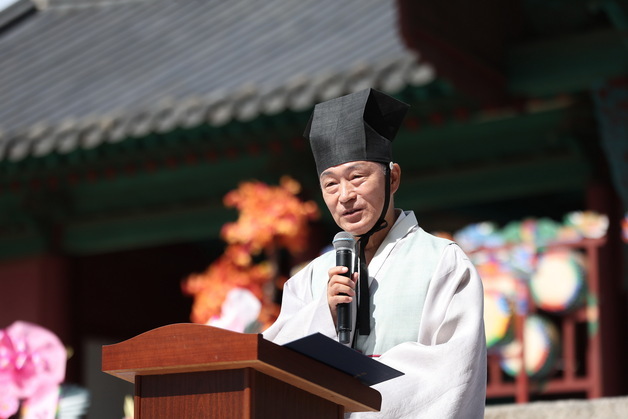 재한외국인들 유건·도포 입고 성균관서 과거시험 치른다