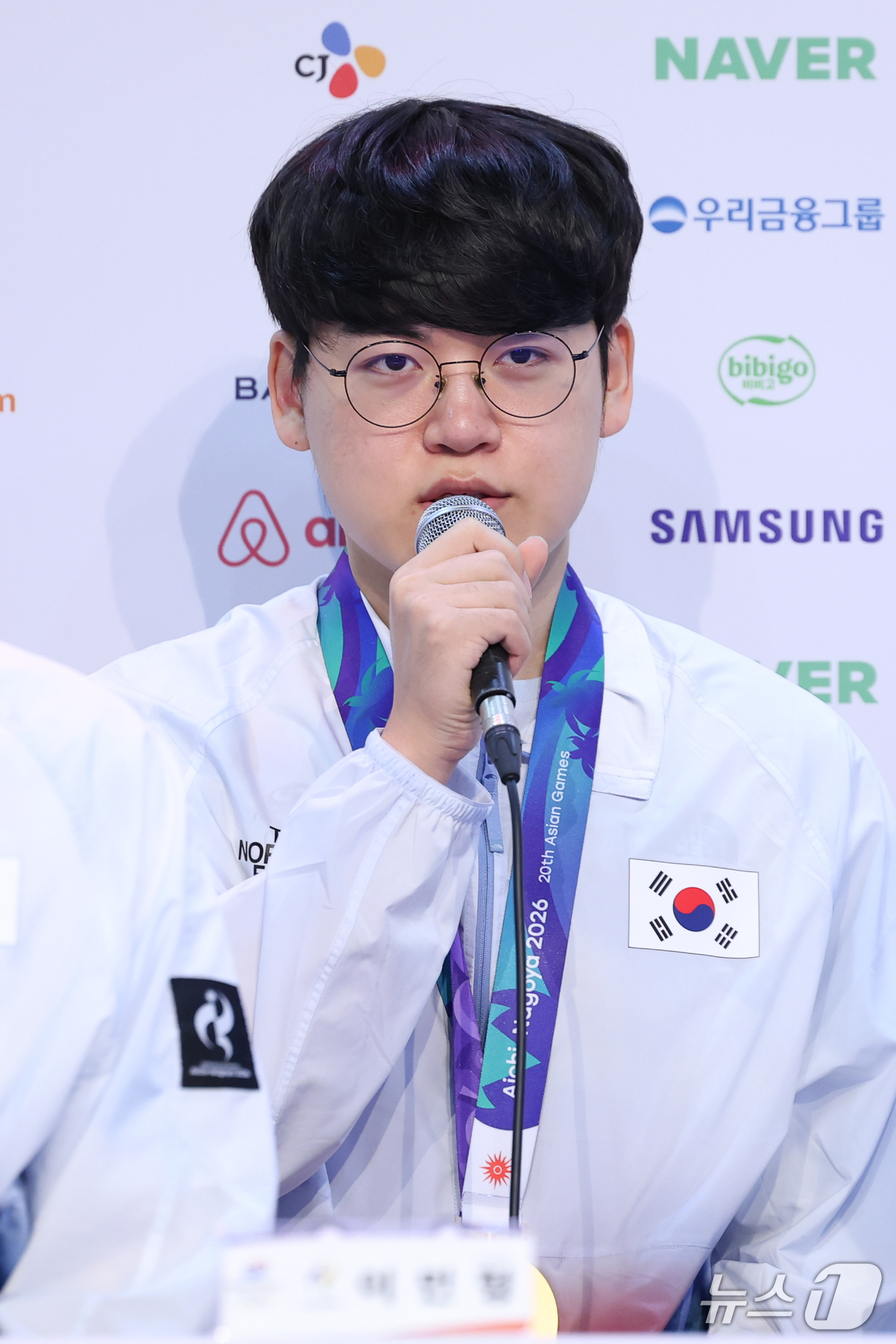 (나고야=뉴스1) 안은나 기자 = e스포츠 롤(리그오브레전드, LoL) 국가대표 '구마유시' 이민형이 3일 일본 라이브스 나고야에서 열린 2026 아이치·나고야 아시안게임 금메달리 …