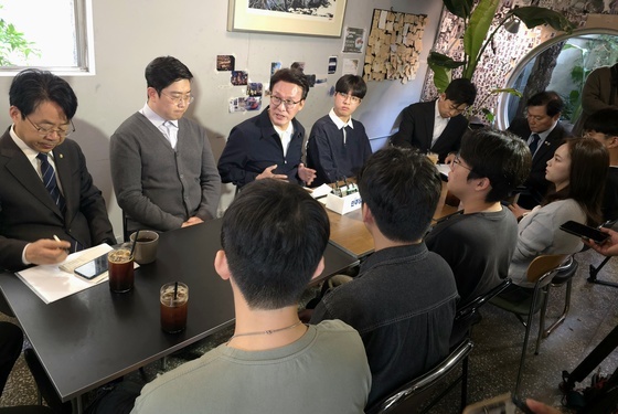 김민석 대표, 부산서 청년들과 간담회