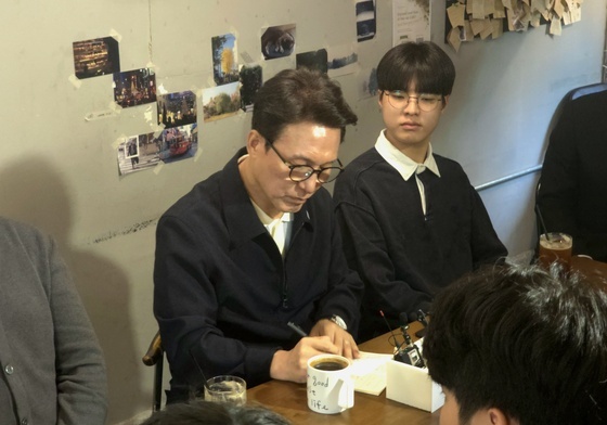 부산서 청년들 만난 김민석 대표