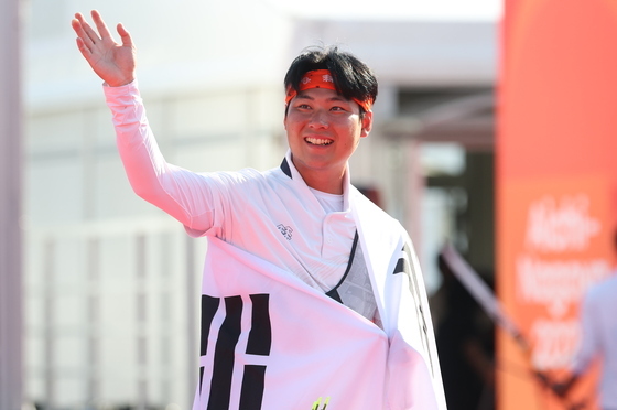 개인전 銀·銅 땄던 양궁 이우석. 삼세번 끝에 金 한 풀었다[AG]