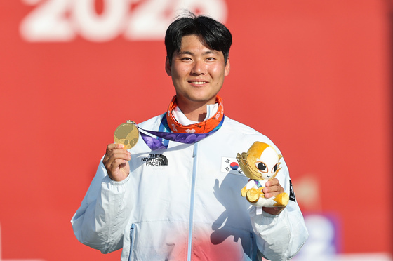 한국 양궁 자존심 지킨 이우석