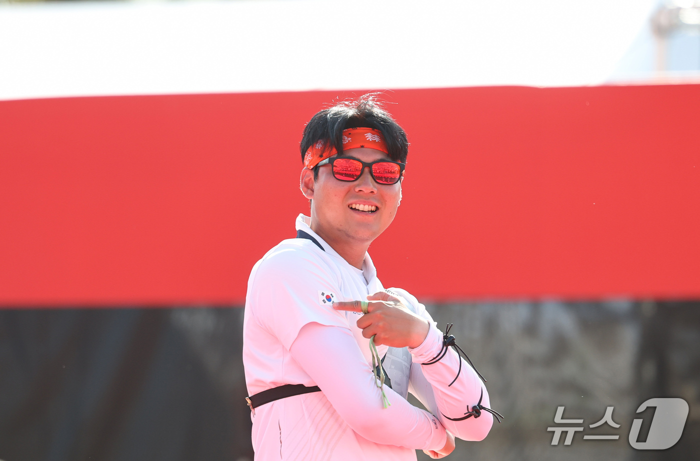 (오카자키=뉴스1) 김도우 기자 = 대한민국 이우석이 3일 일본 오카자키 중앙종합공원 다목적광장에서 열린 2026 아이치·나고야 아시안게임 양궁 리커브 남자 개인전 결승에서 일본 …