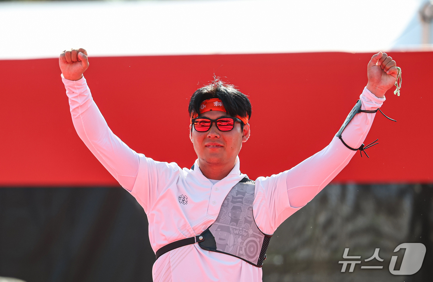 (오카자키=뉴스1) 김도우 기자 = 대한민국 이우석이 3일 일본 오카자키 중앙종합공원 다목적광장에서 열린 2026 아이치·나고야 아시안게임 양궁 리커브 남자 개인전 결승에서 일본 …