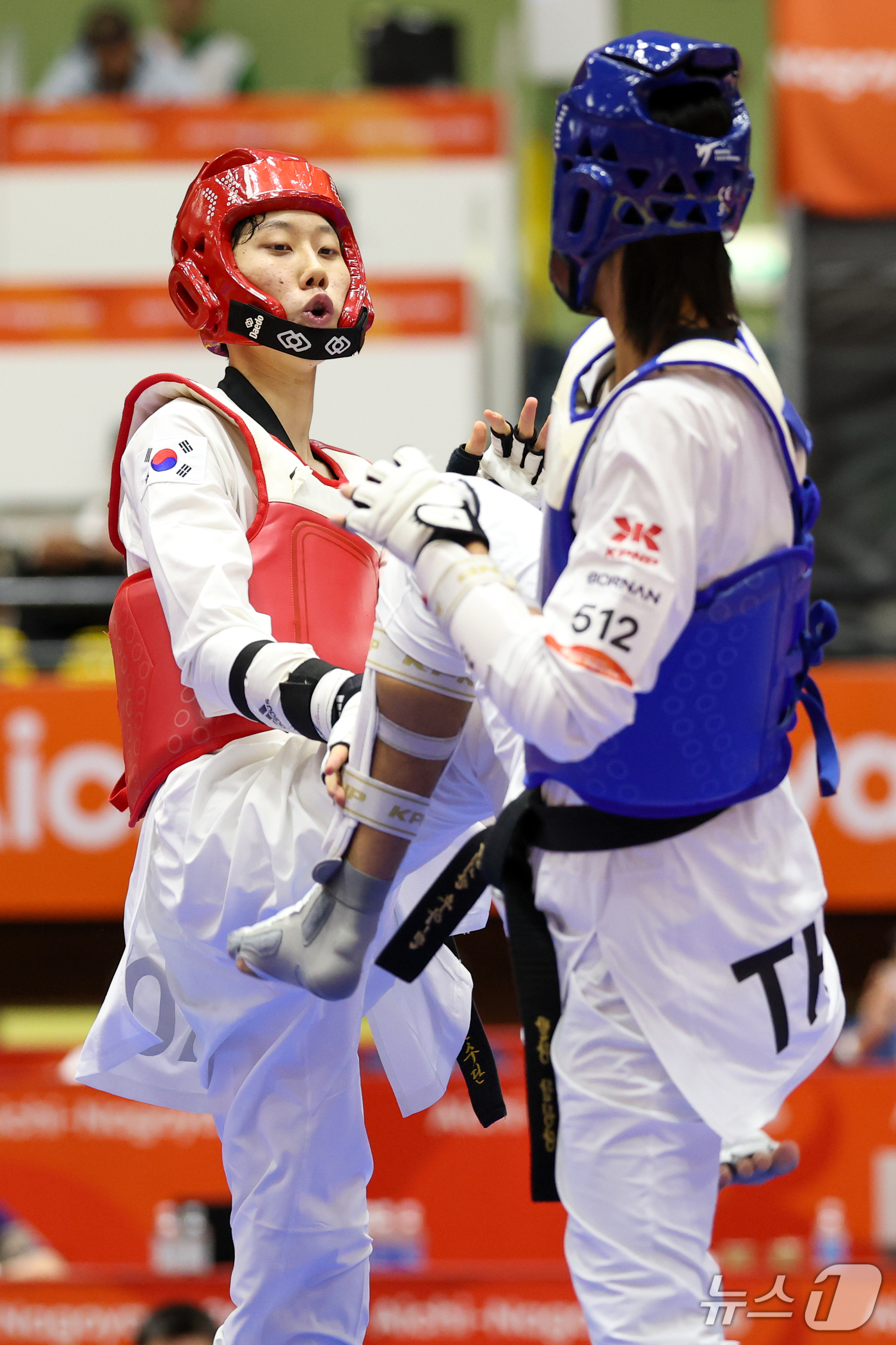 (도요하시=뉴스1) 안은나 기자 = 대한민국 문진호가 3일 일본 도요하시 체육관에서 열린 2026 아이치·나고야 아시안게임 태권도 남자 -68㎏급 준결승전에서 태국 텁팀댕 반룽과 …
