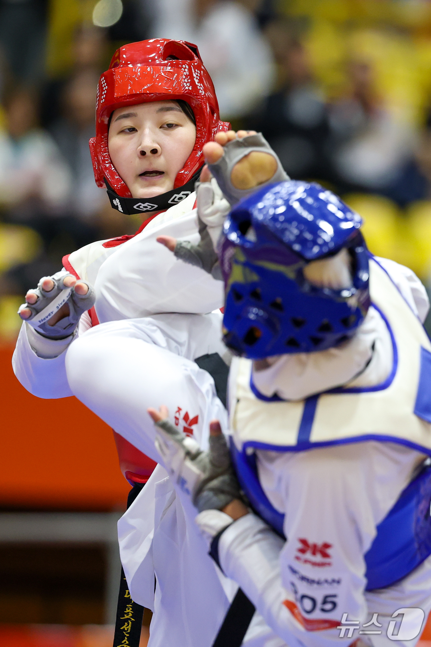 (도요하시=뉴스1) 안은나 기자 = 대한민국 송다빈이 3일 일본 도요하시 체육관에서 열린 2026 아이치·나고야 아시안게임 태권도 여자 +67㎏급 준결승전에서 이란 아마디 파테메와 …