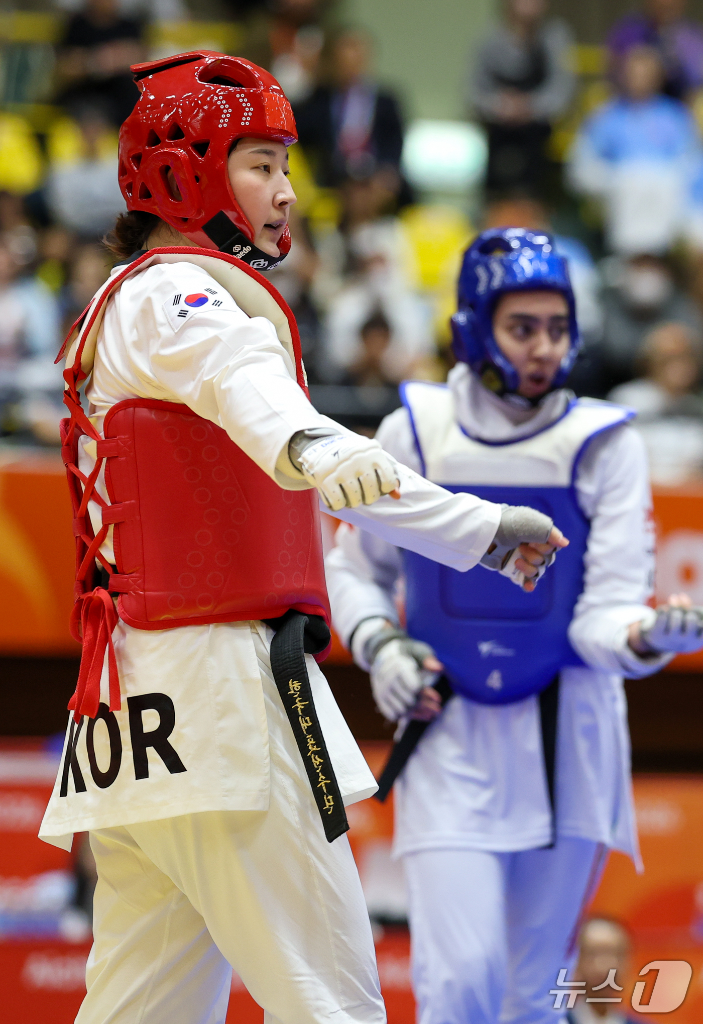 (도요하시=뉴스1) 안은나 기자 = 대한민국 송다빈이 3일 일본 도요하시 체육관에서 열린 2026 아이치·나고야 아시안게임 태권도 여자 +67㎏급 준결승전에서 이란 아마디 파테메를 …