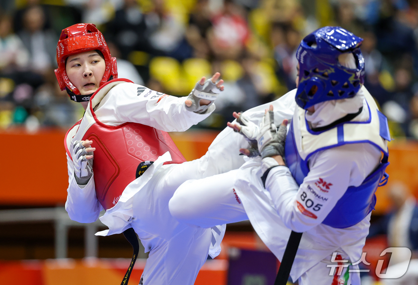 (도요하시=뉴스1) 안은나 기자 = 대한민국 송다빈이 3일 일본 도요하시 체육관에서 열린 2026 아이치·나고야 아시안게임 태권도 여자 +67㎏급 준결승전에서 이란 아마디 파테메와 …