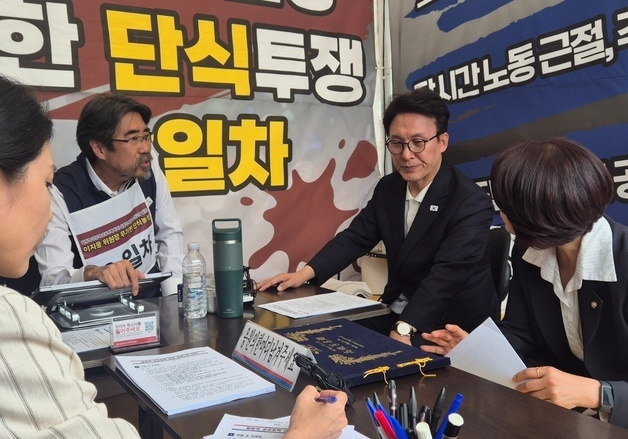 김민석, 장동혁 이어 공공노련 위원장 찾아…"협의 절차 마련"(종합)