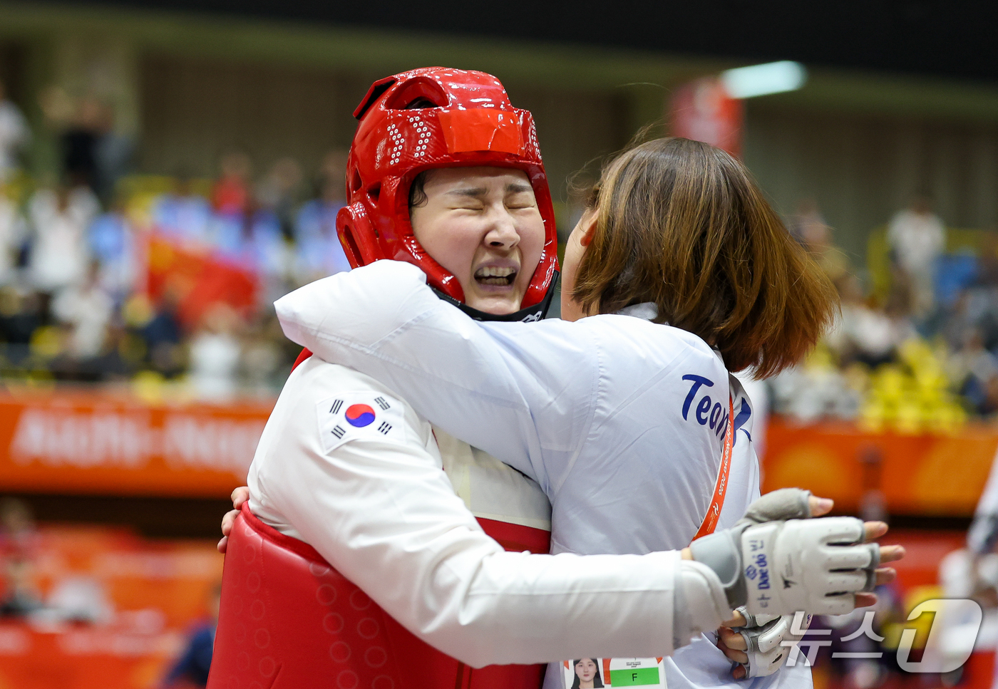 (도요하시=뉴스1) 안은나 기자 = 대한민국 송다빈이 3일 일본 도요하시 체육관에서 열린 2026 아이치·나고야 아시안게임 태권도 여자 +67㎏급 결승전에서 중국 무원저를 꺾고 금 …