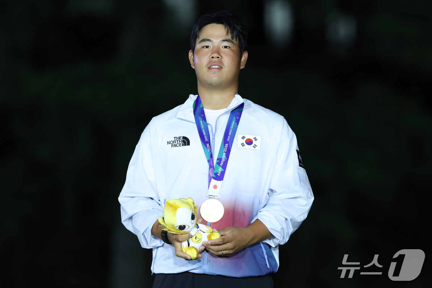 (가스가이=뉴스1 김민지 기자 = 대한민국 김주형이 3일 일본 아이치현 가스가이 컨트리클럽 동코스에서 열린 2026 아이치·나고야 아시안게임 골프 남자 개인 최종라운드 시상식에서 …