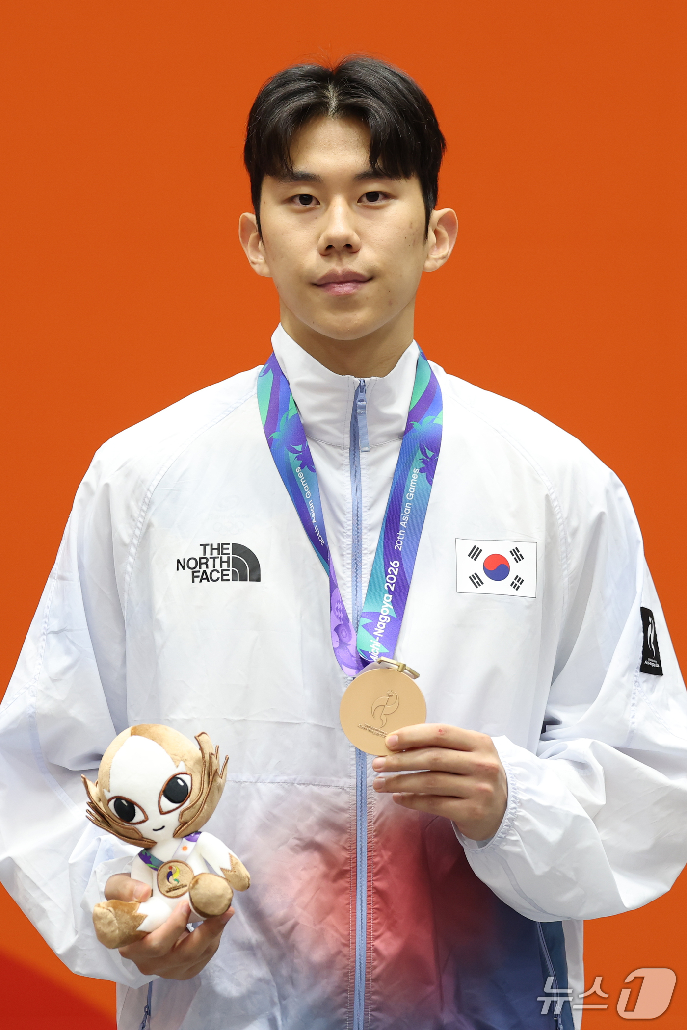 (도요하시=뉴스1) 안은나 기자 = 대한민국 강상현이 3일 일본 도요하시 체육관에서 열린 2026 아이치·나고야 아시안게임 태권도 남자 +80㎏급 시상식에서 동메달을 목에 걸고 있 …
