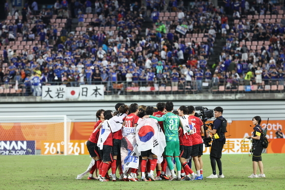 남자 축구, 일본 꺽고 금메달