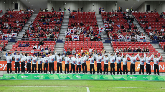 AG축구대표팀, 시상대 정상에 우뚝