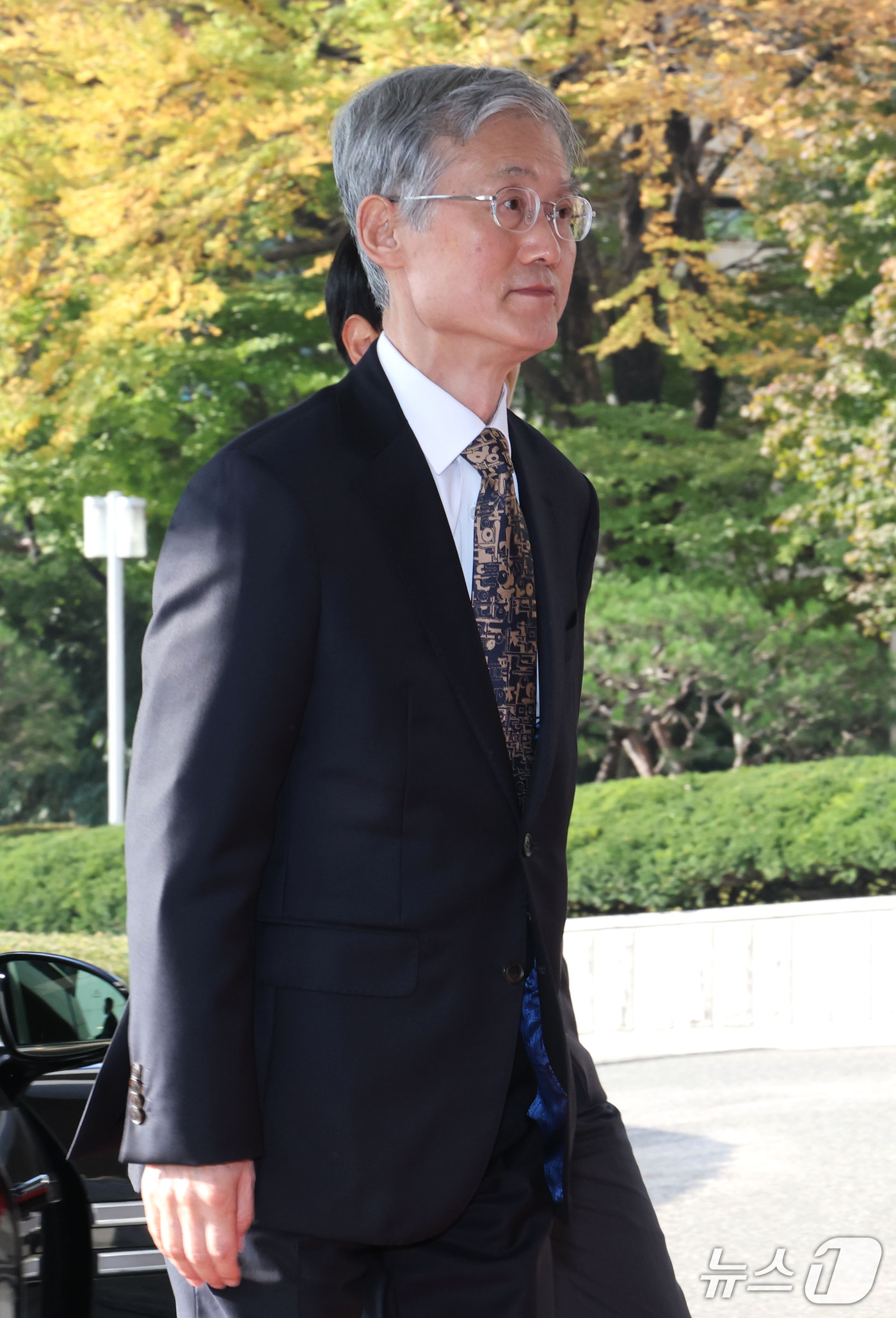 (서울=뉴스1) 이광호 기자 = 조희대 대법원장이 30일 오전 서울 서초구 대법원으로 출근하고 있다, 2026.10.30/뉴스1