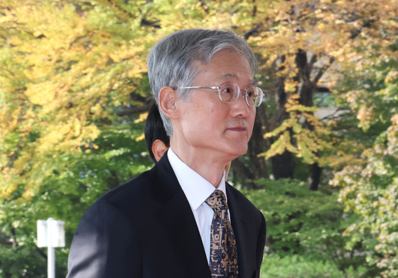 출근하는 조희대 대법원장