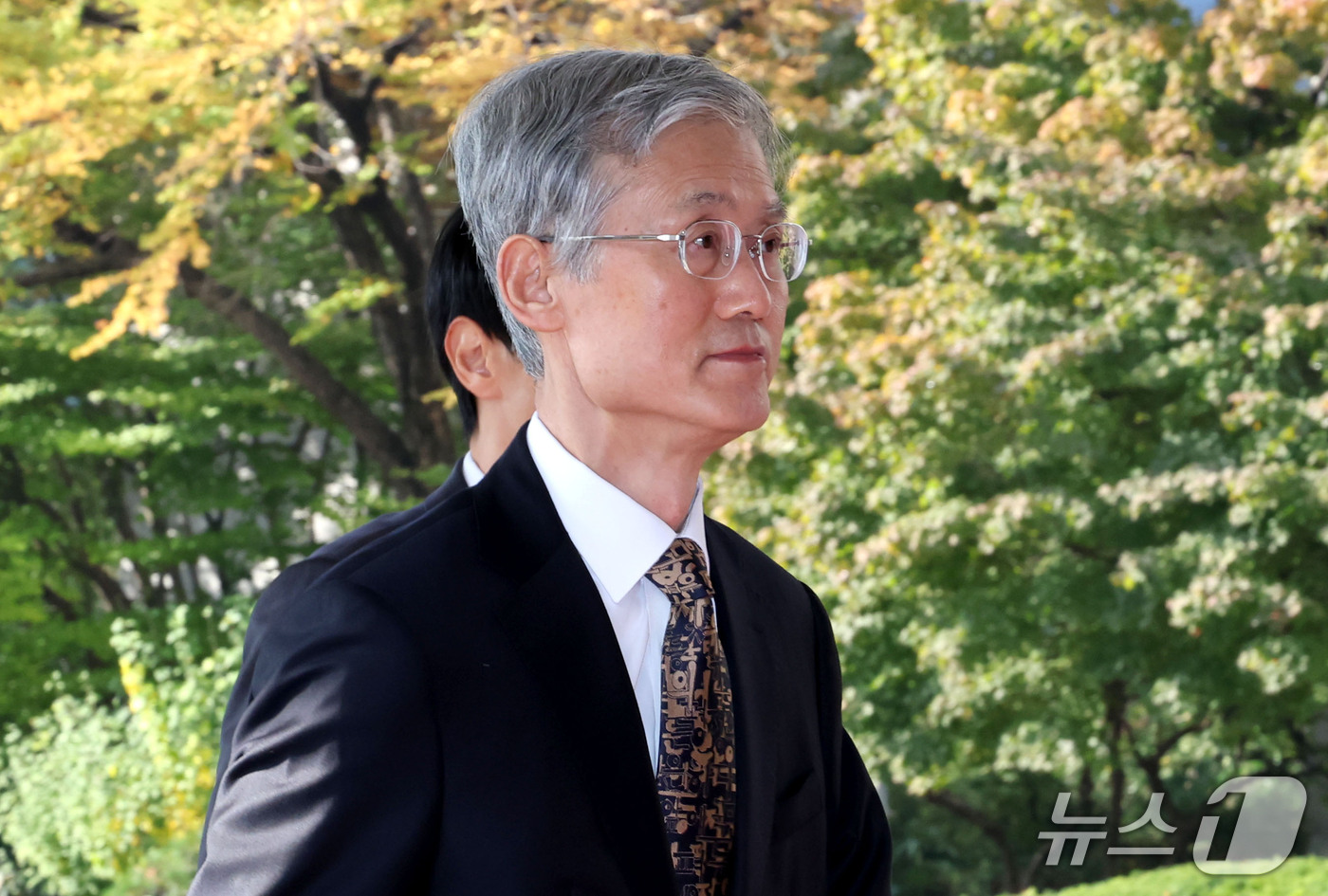 (서울=뉴스1) 이광호 기자 = 조희대 대법원장이 30일 오전 서울 서초구 대법원으로 출근하고 있다, 2026.10.30/뉴스1
