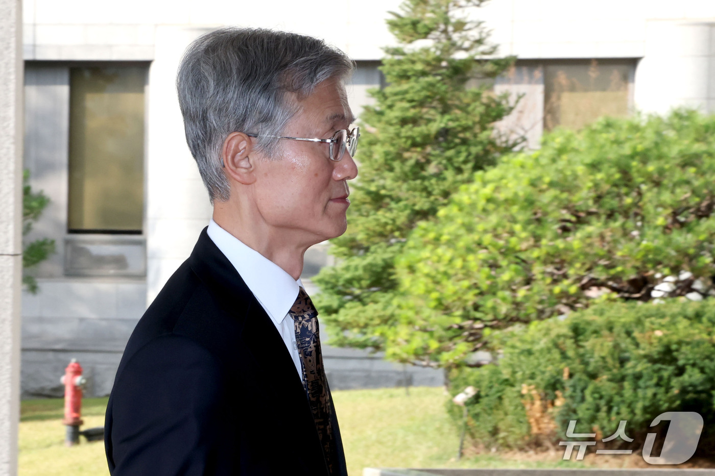 (서울=뉴스1) 이광호 기자 = 조희대 대법원장이 30일 오전 서울 서초구 대법원으로 출근하고 있다, 2026.10.30/뉴스1