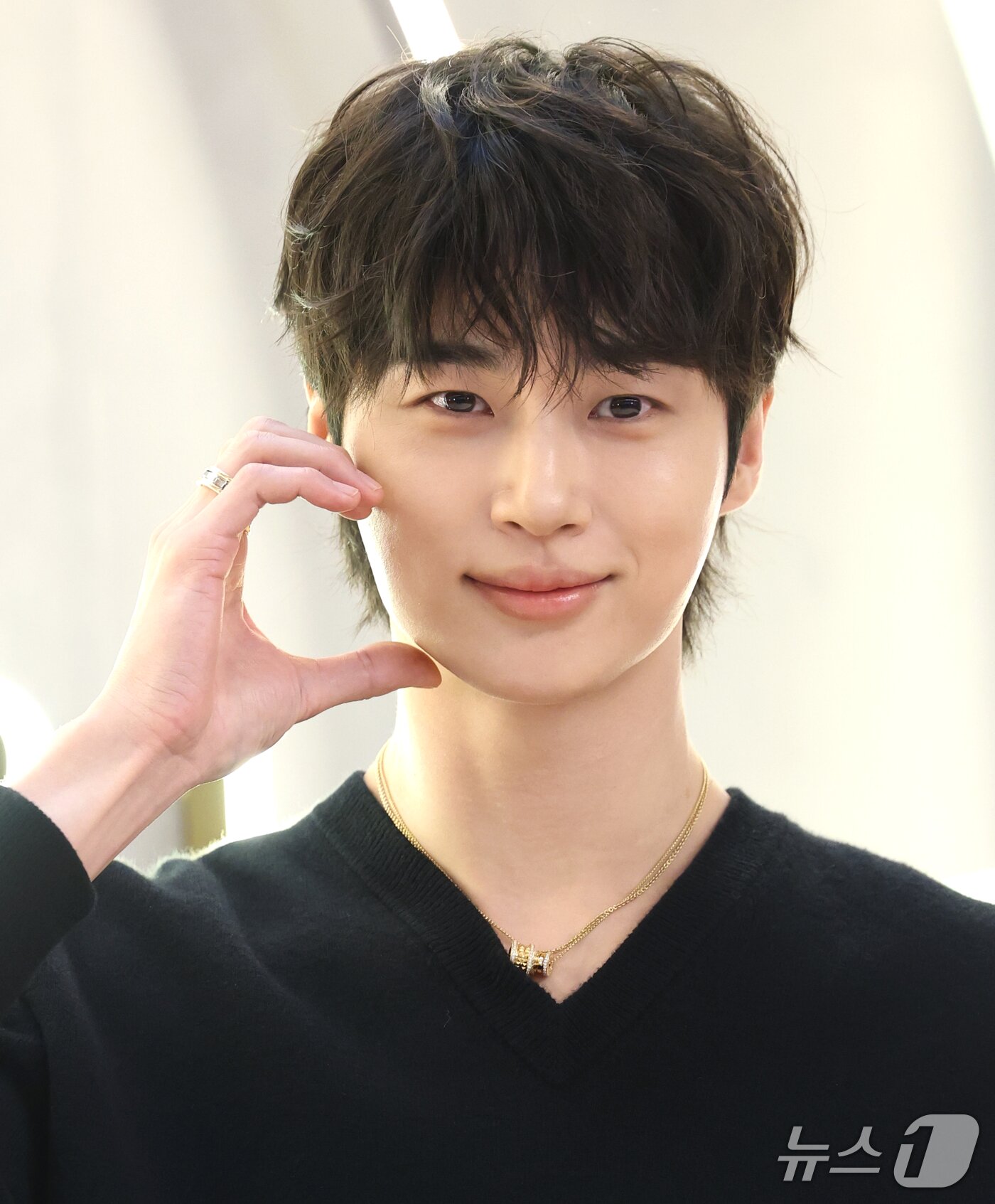 변우석, 향기로운 볼 하트