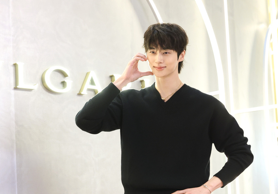 변우석, 멋짐 볼 하트